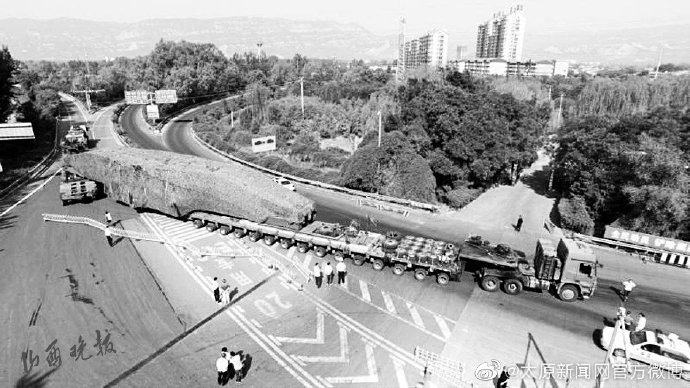 驚！史上最“長”的大件運輸 400多個車輪